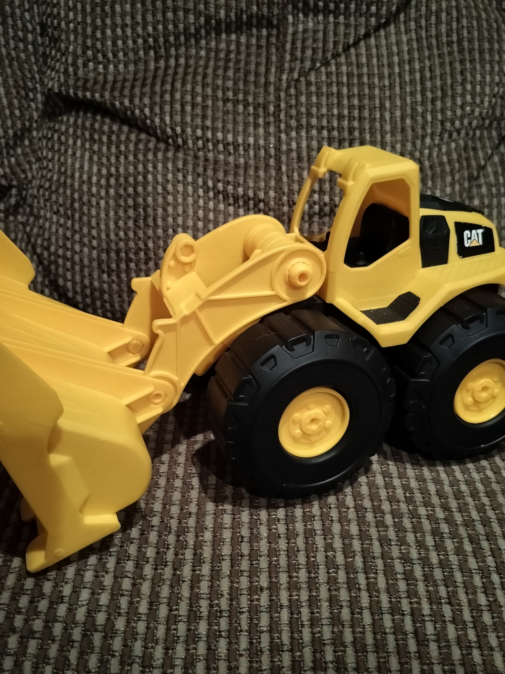 Yellow Cat Bulldozer Toy Front Loader for Kids - Durable Construction Vehicle